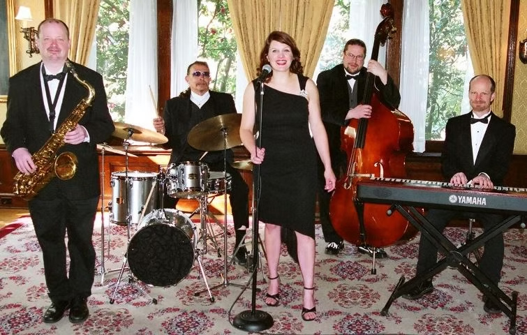 Cheryl performing with the Cheryl Serio Quartet